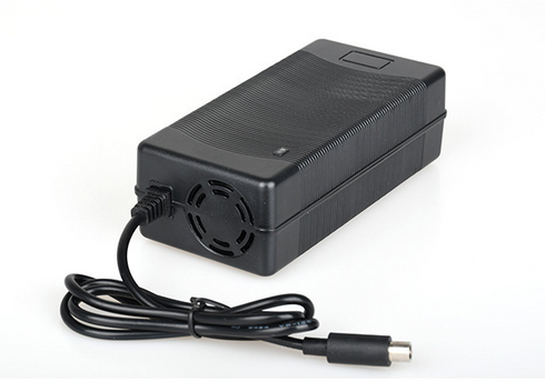 Carica batteria 54.6V 3A (connettore 8.0mm) per bicicletta elettrica ENGWE EP-2 Pro/EP-2 Pro EU/EP-2 BOOST/Engine Pro/Engine X e per monopattino elettrico KuKirin G2 MAX - Compatibile con altri modelli
